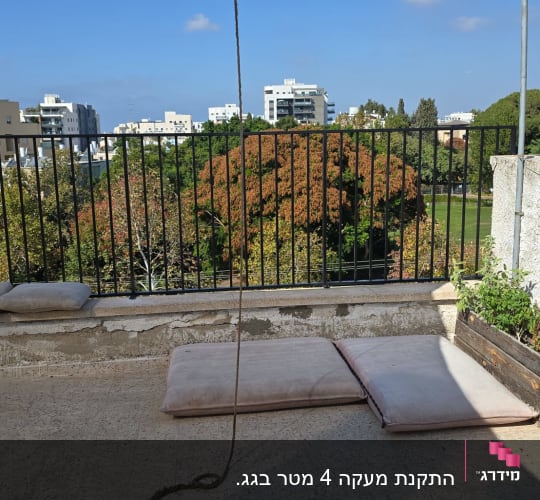 התקנת מעקה 4 מטר בגג.